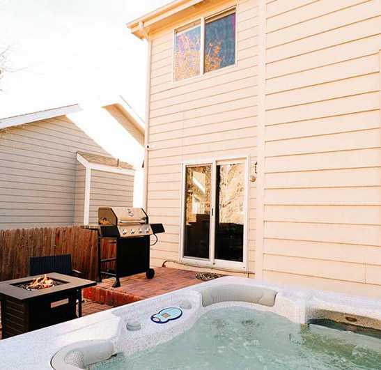Winter Bliss at Elevated Property Winter Hot Tub in Denver